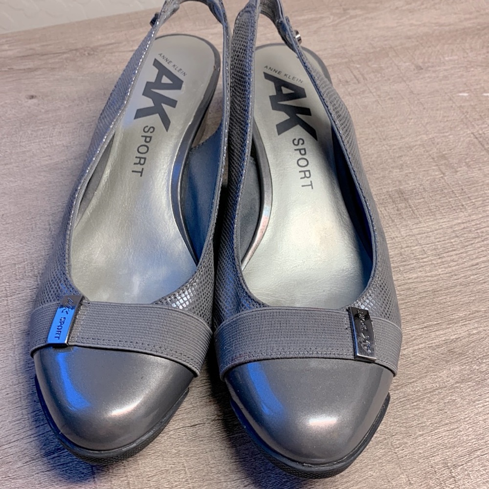 🦋 Anne Klein Sport Gray Slingback Size 7
